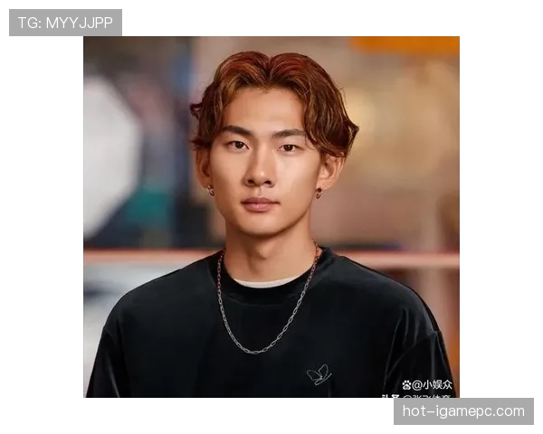 苏翊鸣拎着那只名牌箱子下飞机，隔壁乘客都像在跟着他走秀，钱包瞬间尴尬